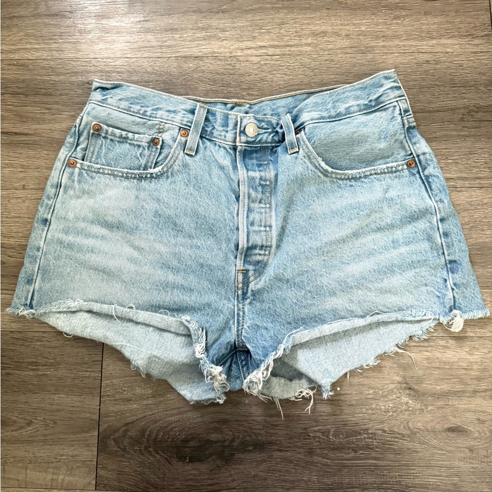 high rise levi’s denim shorts